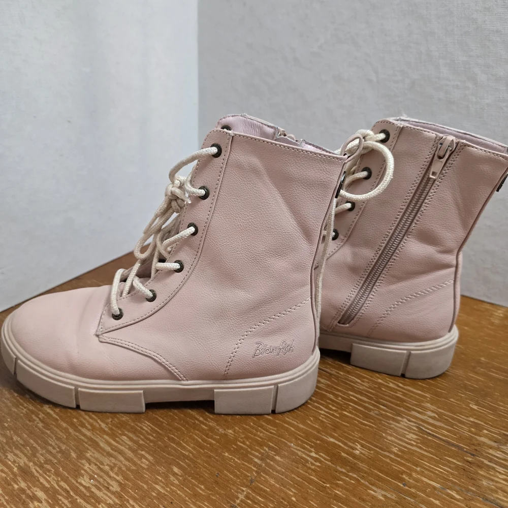 Blowfish Kids Light Pink Lace-Up Boots